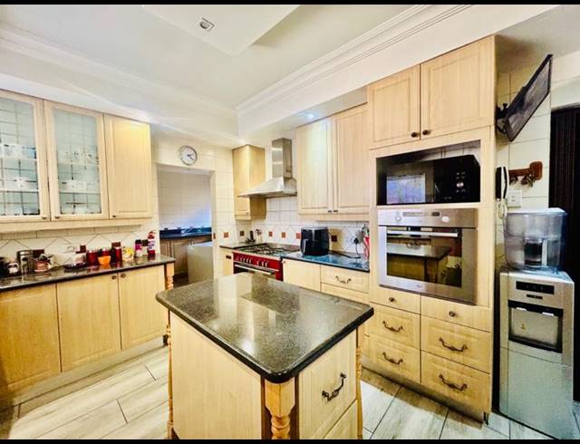 3 BEDROOM HOUSE FOR SALE IN VANDERBIJLPARK SE 2